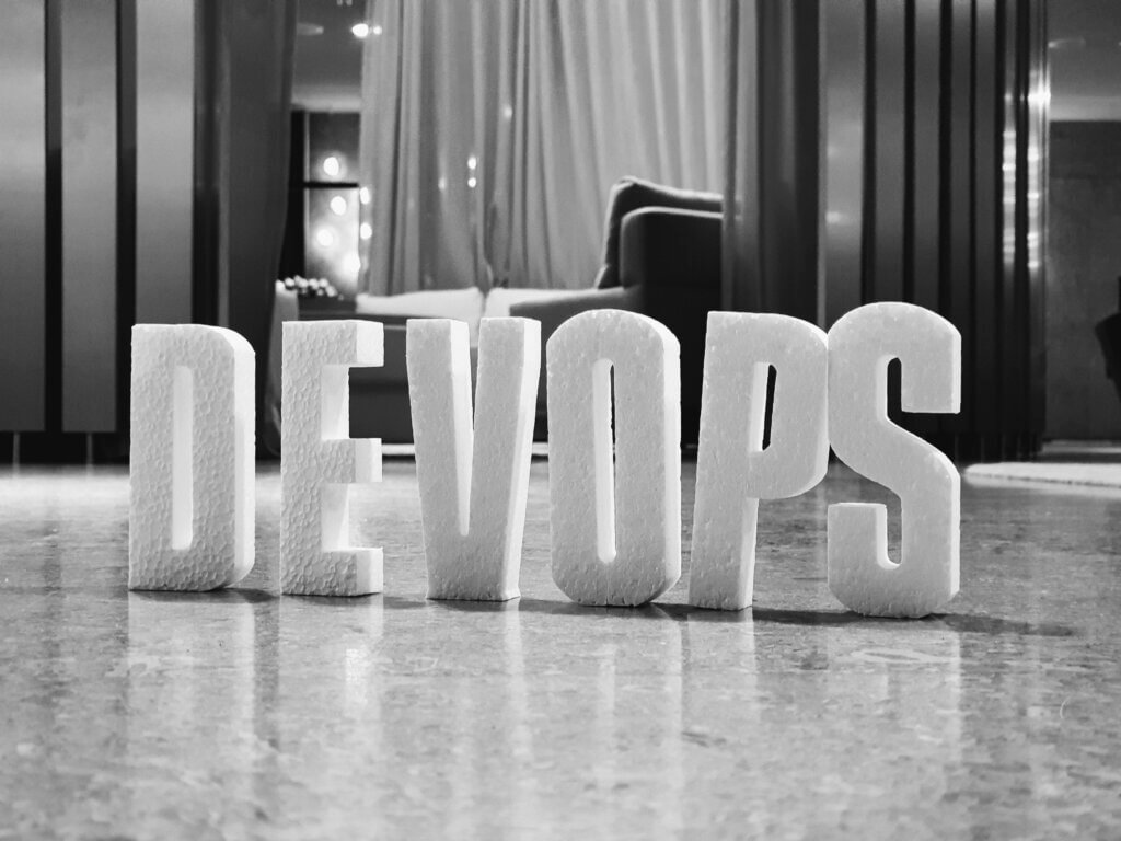 DevOps letters logo